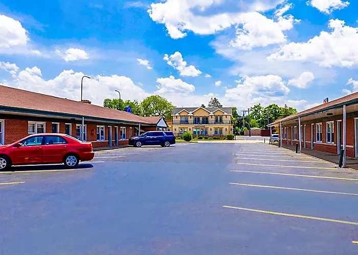 Отель Manor By Oyo Near Oak Brook Chicago Westchester