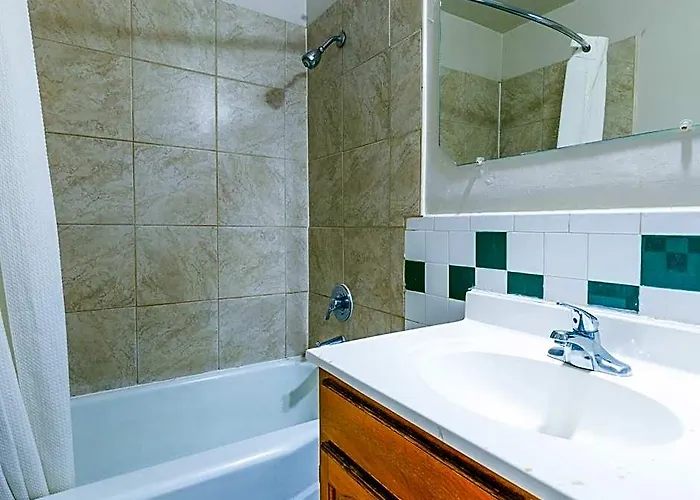 Manor By Oyo Near Oak Brook Chicago Westchester Отель Хиллсайд
