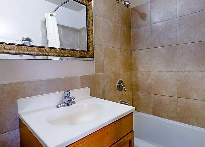 Manor By Oyo Near Oak Brook Chicago Westchester 2*