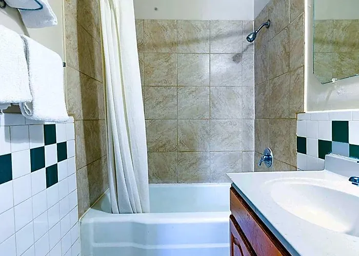 Manor By Oyo Near Oak Brook Chicago Westchester 2* Хиллсайд